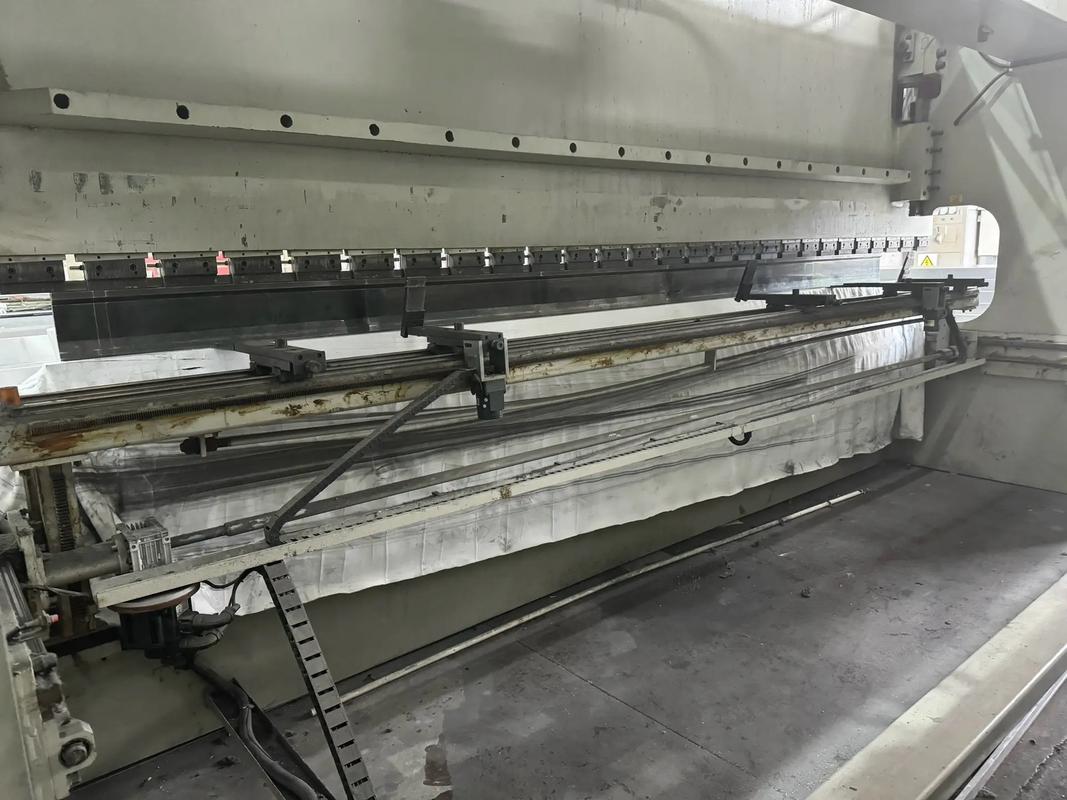 鋁單板與木質(zhì)家具制造設(shè)備升級 6米與4米固肯數(shù)控折彎機(jī)、雕刻機(jī)及剪板機(jī)應(yīng)用解析